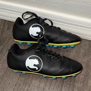 ProCat by Puma Size 3 kids Pitch Soccer Cleat